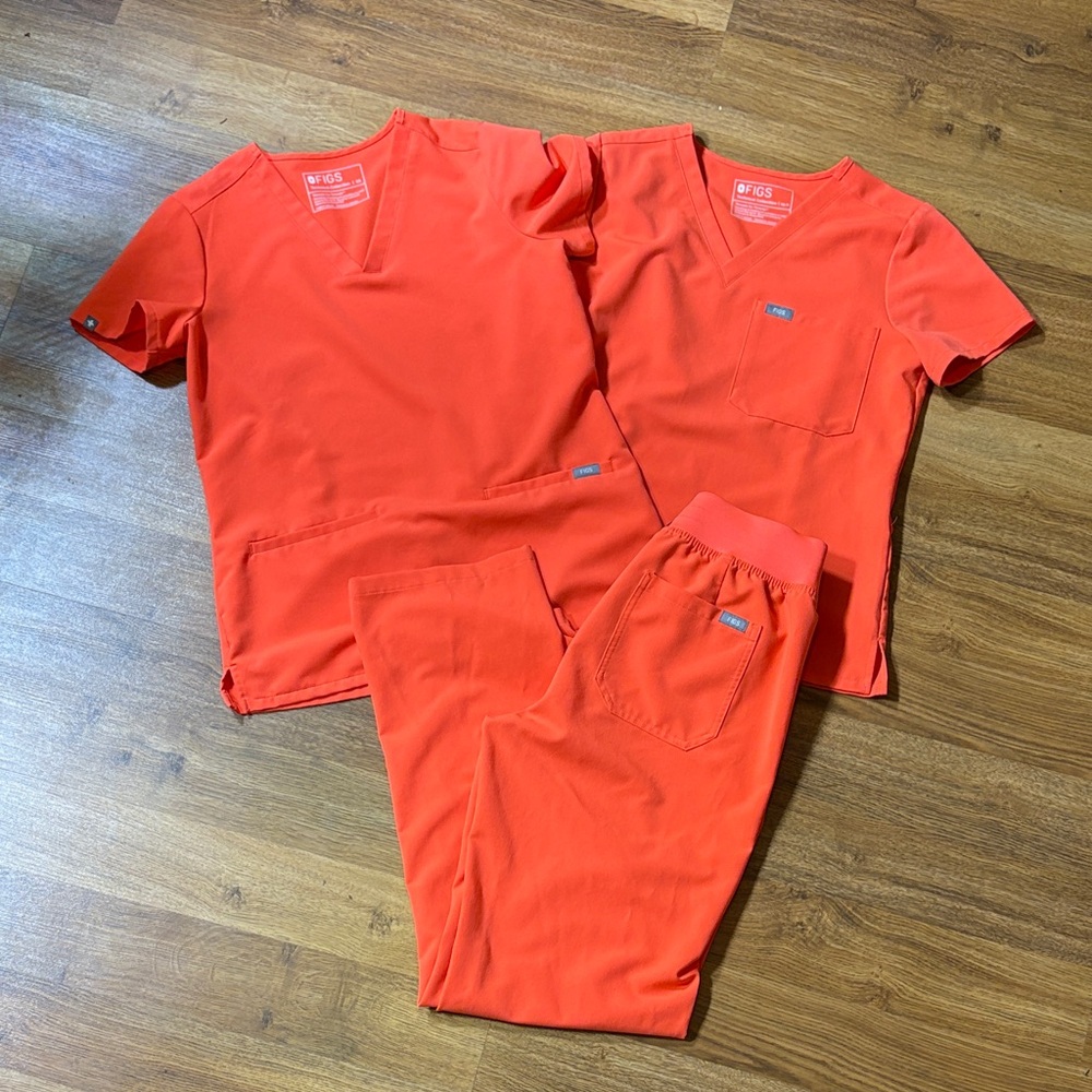Figs Fiery Coral Scrub Set